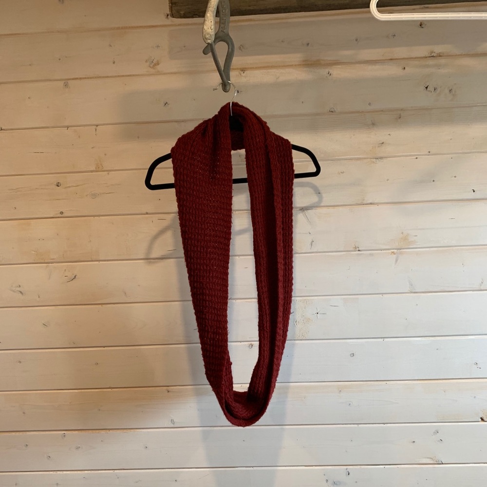 Garage | Maroon Infinity Scarf - Picture 2 of 3